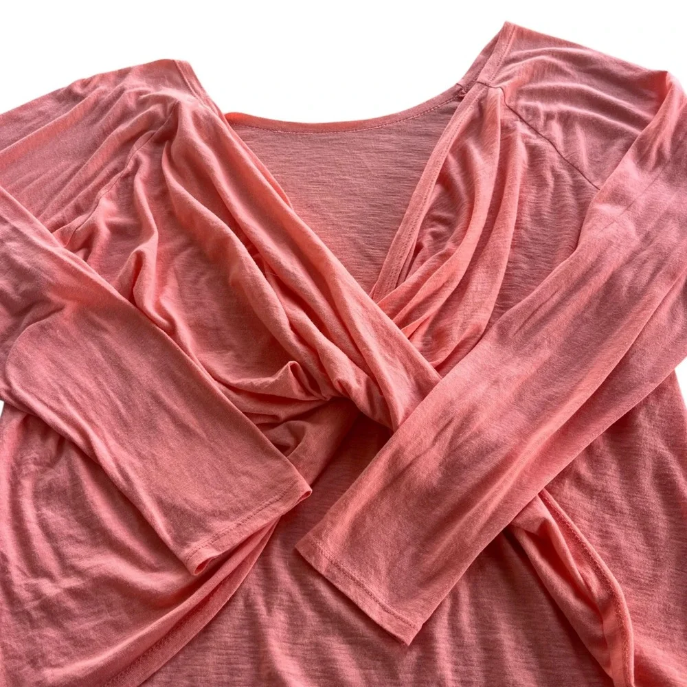 Fabletics Women's Med. Coral Flamingo Twist Switch Back Long Sleeve Tee Athletic